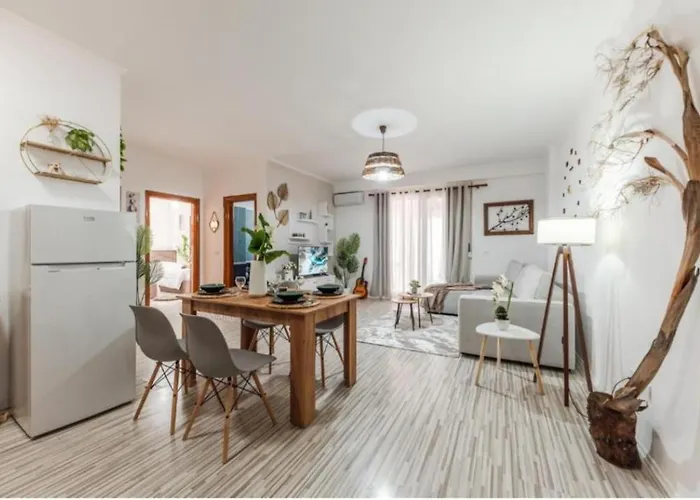 Seaside Escape 3 Bedrooms With Grand Terrace