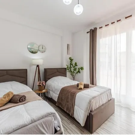 Апартаменты Seaside Escape 3 Bedrooms With Grand Terrace