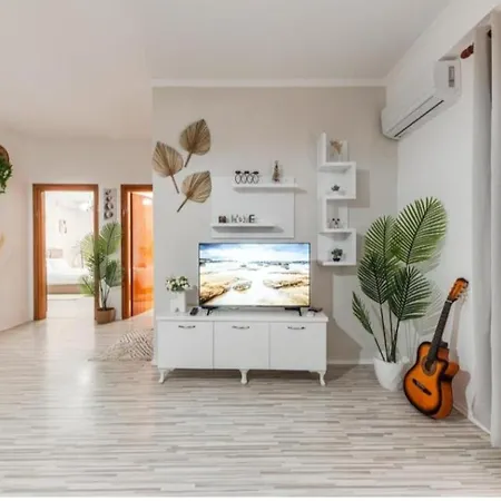 Seaside Escape 3 Bedrooms With Grand Terrace