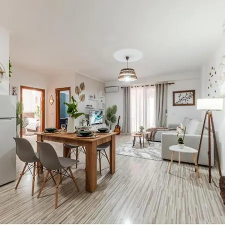 Seaside Escape 3 Bedrooms With Grand Terrace
