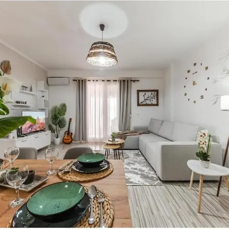 Seaside Escape 3 Bedrooms With Grand Terrace