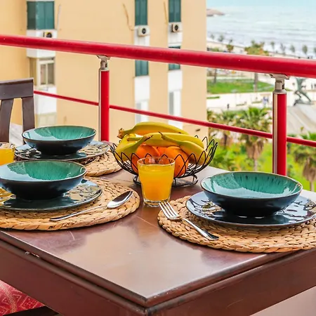 Апартаменты Seaside Escape 3 Bedrooms With Grand Terrace