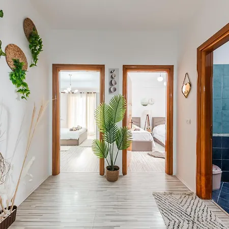 Seaside Escape 3 Bedrooms With Grand Terrace