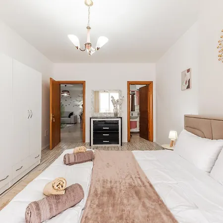 Seaside Escape 3 Bedrooms With Grand Terrace Апартаменты
