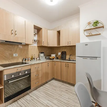 Апартаменты Seaside Escape 3 Bedrooms With Grand Terrace