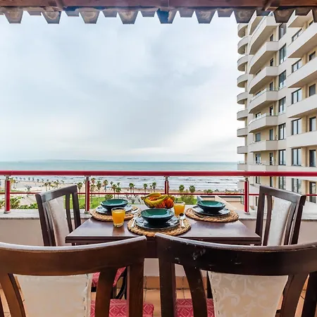 Апартаменты Seaside Escape 3 Bedrooms With Grand Terrace *