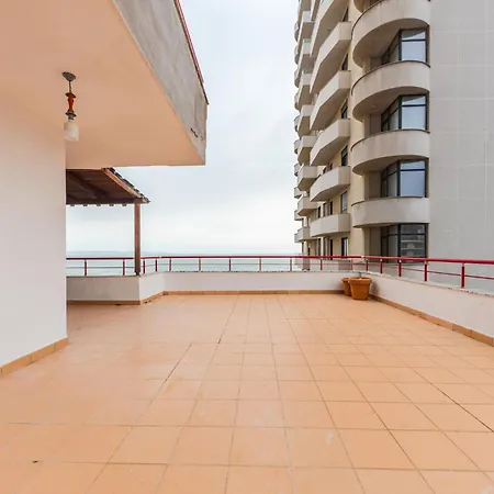 Seaside Escape 3 Bedrooms With Grand Terrace Апартаменты