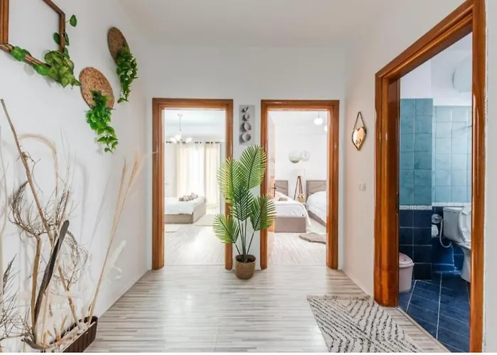 Apartment Seaside Escape 3 Bedrooms With Grand Terrace Durrës