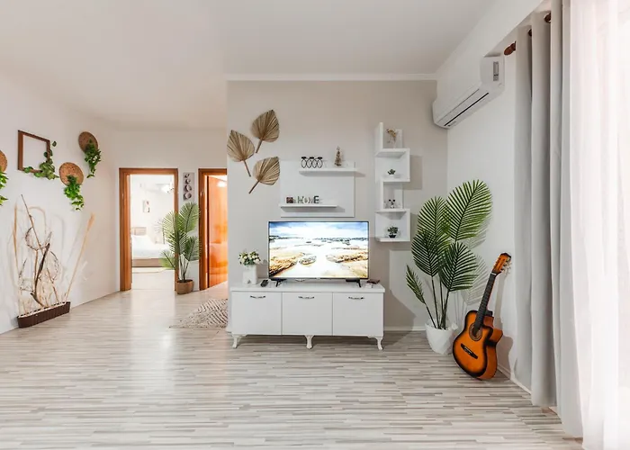 Apartment Seaside Escape 3 Bedrooms With Grand Terrace Durrës
